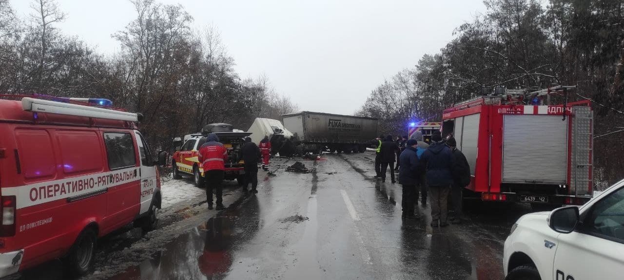 Смертельное ДТП с маршруткой в Черниговской области: погибли 12 человек, ещё 7 – в больнице 1