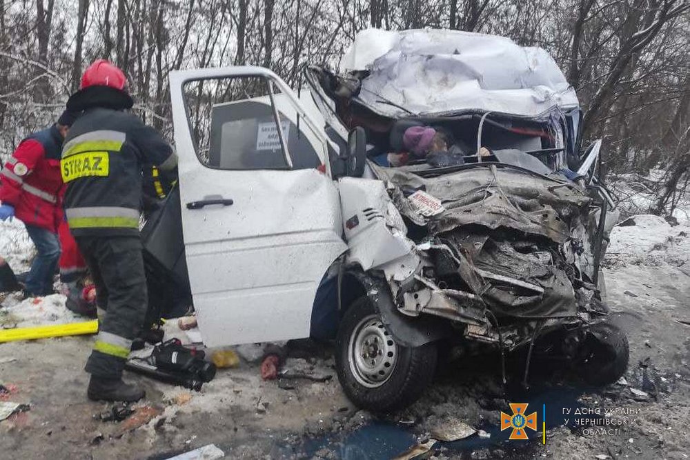 Рейсовый автобус столкнулся с фурой Рейсовый автобус столкнулся с фурой