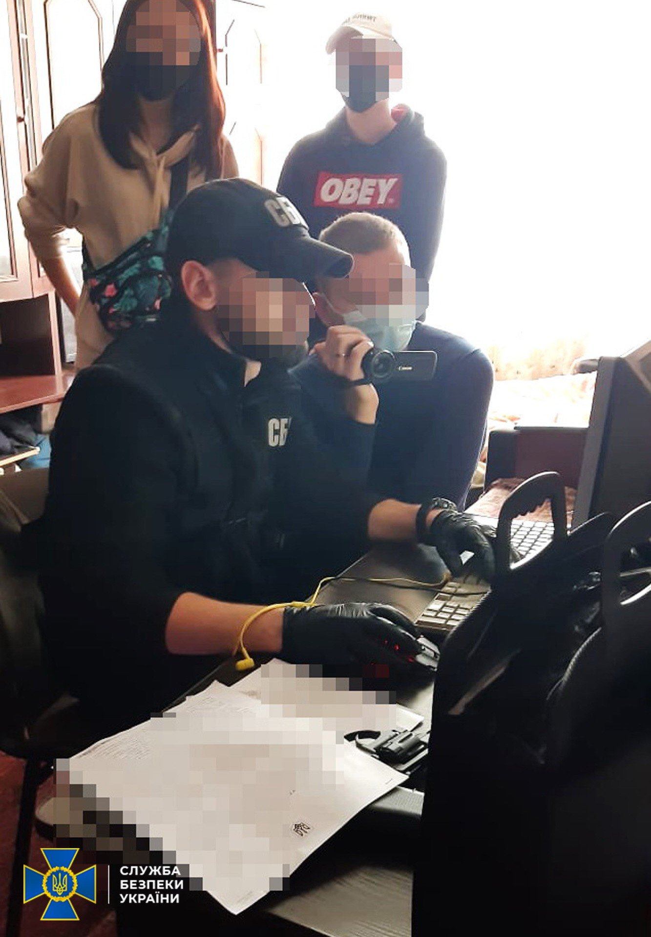 В Черкасской области студенты хотели устроить теракт в колледже: у них нашли пистолеты 3