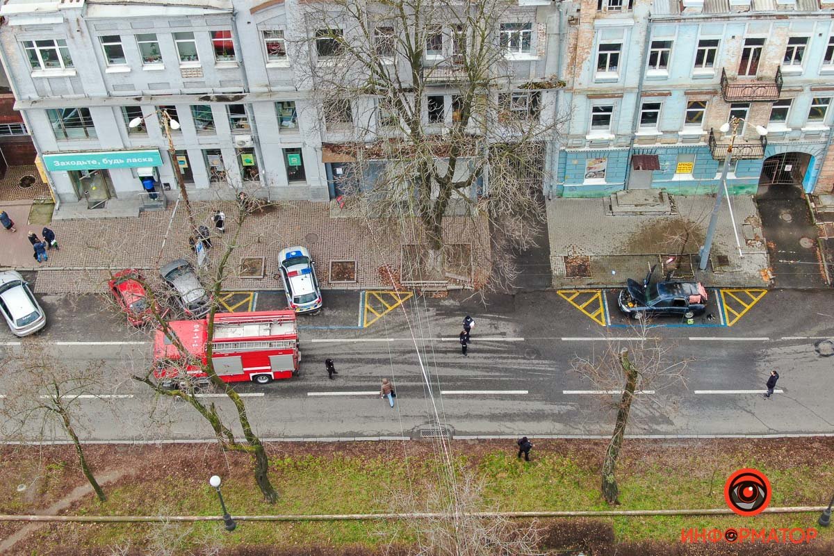 Opel стоял на въезде в арку Opel стоял на въезде в арку