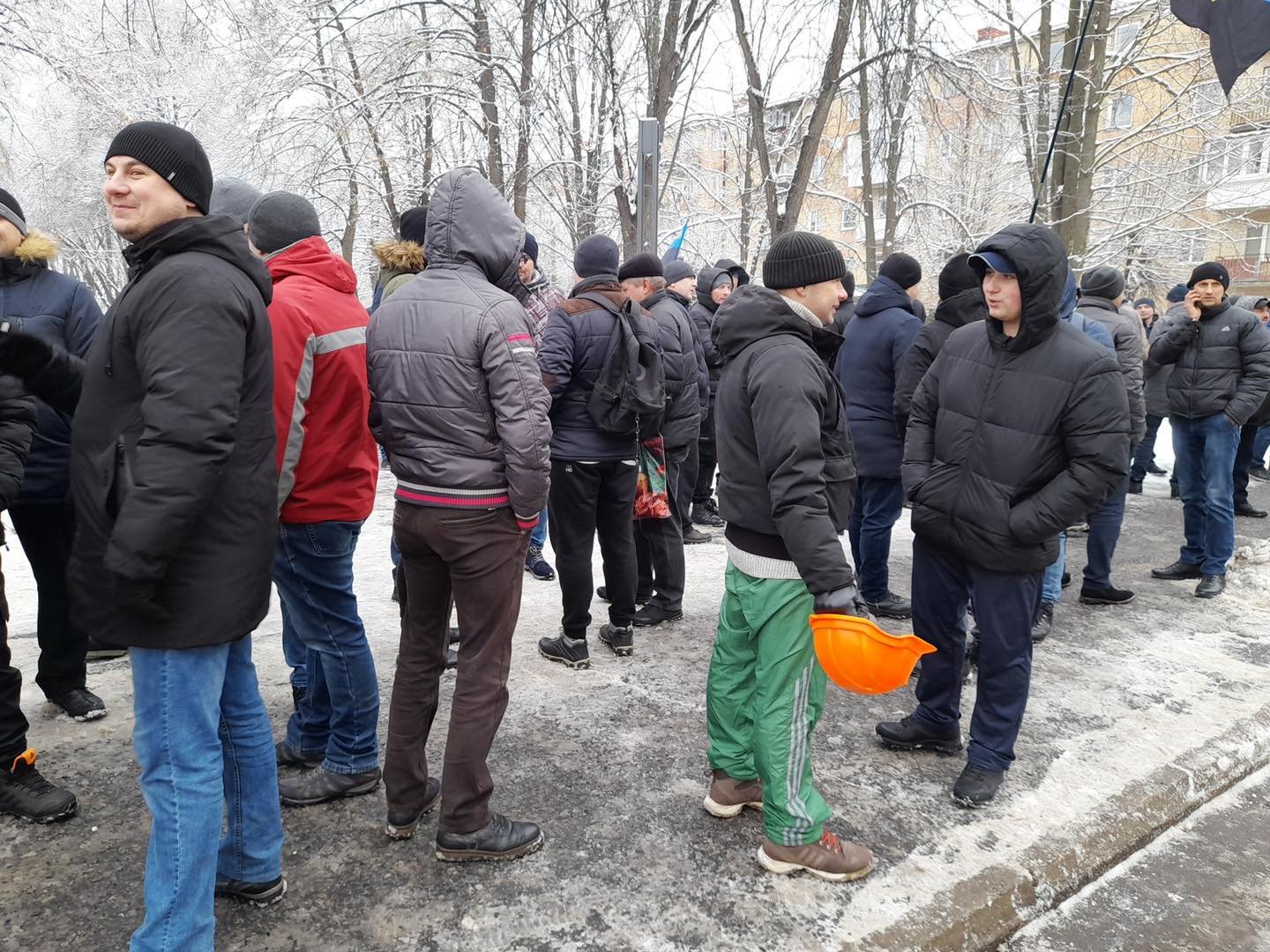 Шахтарі, які третій день протестують у Львівській області, перекрили трасу: що кажуть у Міненерго 2