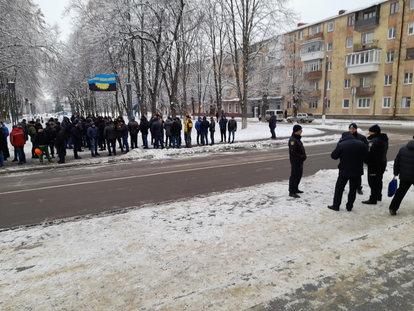 Шахтарі, які третій день протестують у Львівській області, перекрили трасу: що кажуть у Міненерго 1