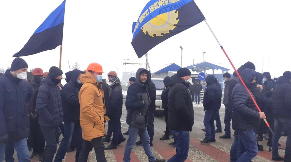 Шахтарі, які третій день протестують у Львівській області, перекрили трасу: що кажуть у Міненерго 3