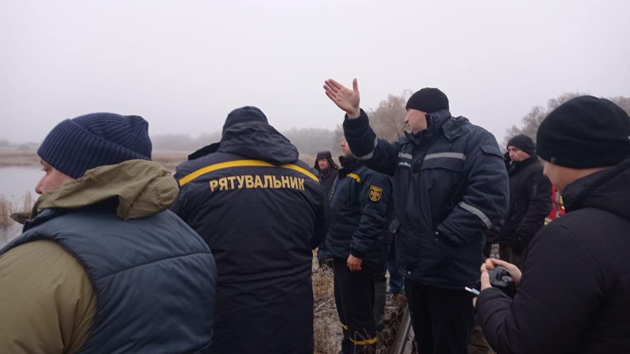 В Житомирской области супруги ушли на рыбалку и пропали: спасатели нашли пустую лодку 2