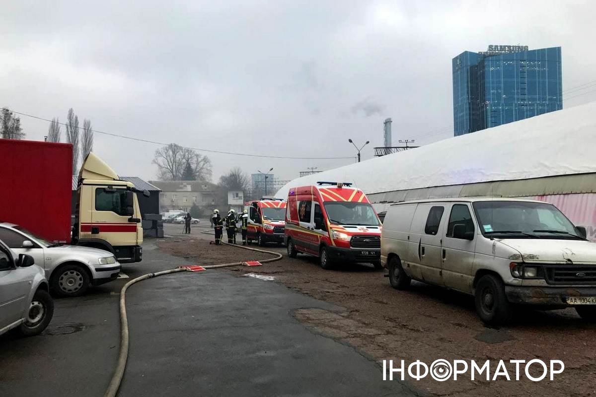 Пожежа на складі косметики у Києві: фото та відео з місця події 2