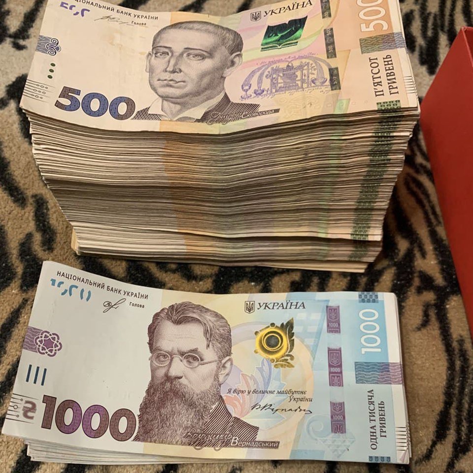 В Киеве медик и полицейский заработали миллион гривен на  «липовых» COVID-сертификатах 2