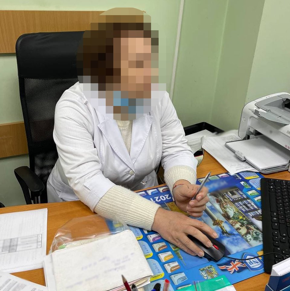 В Киеве медик и полицейский заработали миллион гривен на  «липовых» COVID-сертификатах 4
