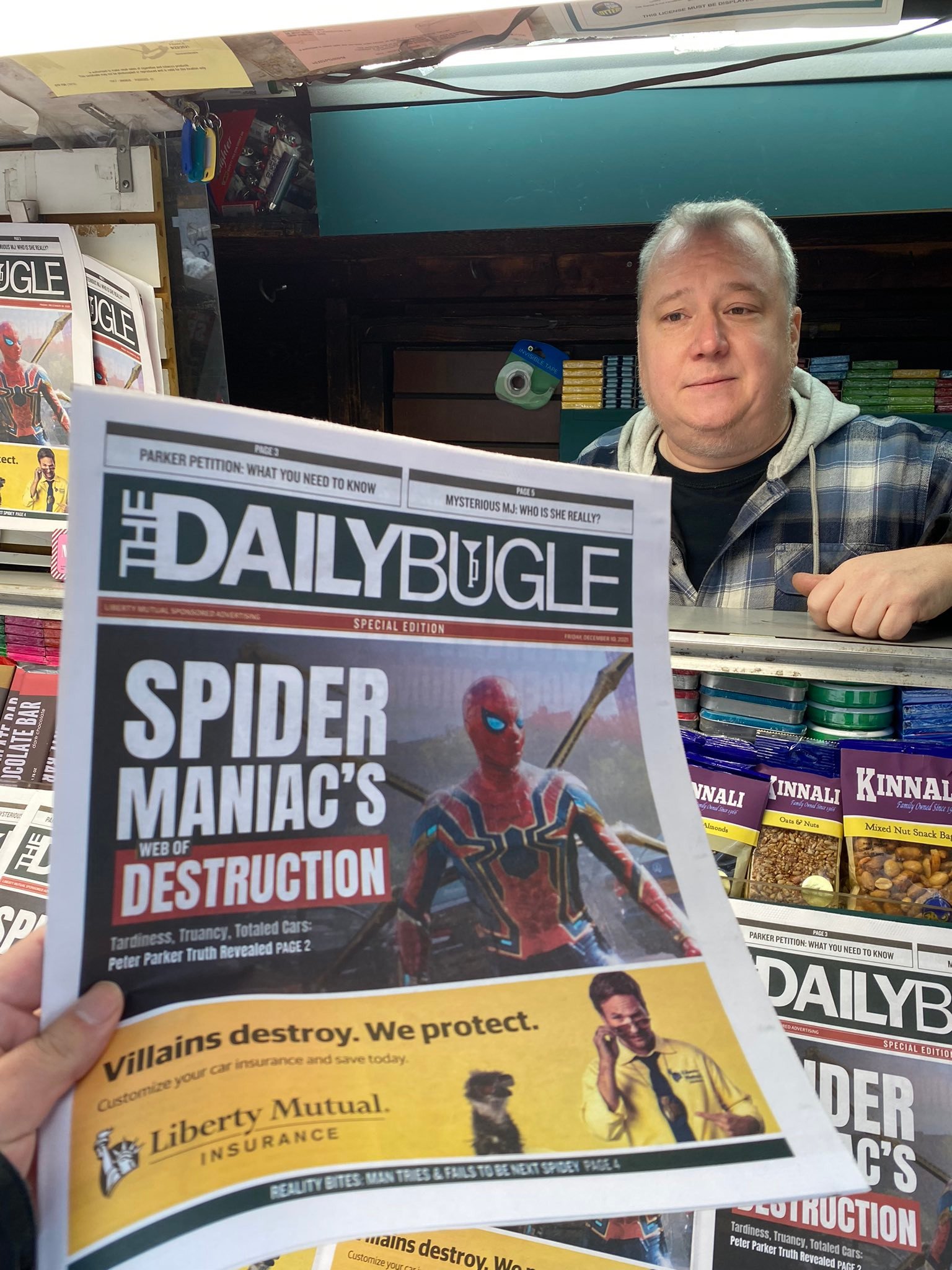 У Нью-Йорку встановили газетний кіоск The Daily Bugle з нового фільму про «Людину-павука» 1