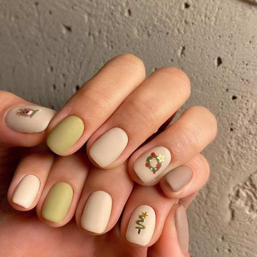 Новорічний манікюр на короткі нігті: топ ідей для свята 12