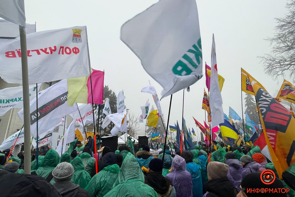 Под Радой митингуют ФОПы и три антивакцинатора 5