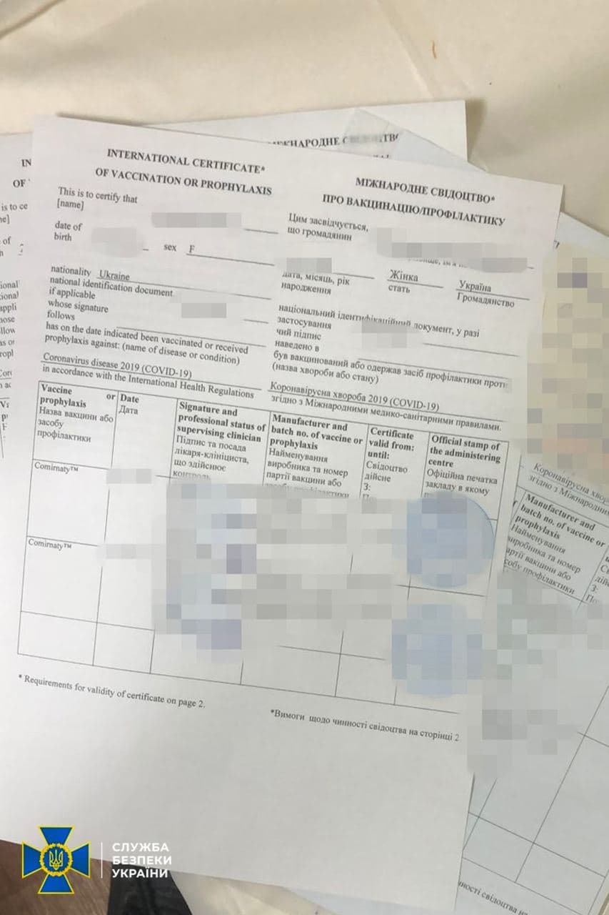 В Киеве накрыли самую крупную в Украине сеть по выдаче фейковых COVID-сертификатов 4