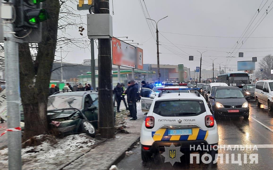 В Луцке арестовали 16-летнего парня, который на Renault снёс 6 человек на пешеходном переходе 1