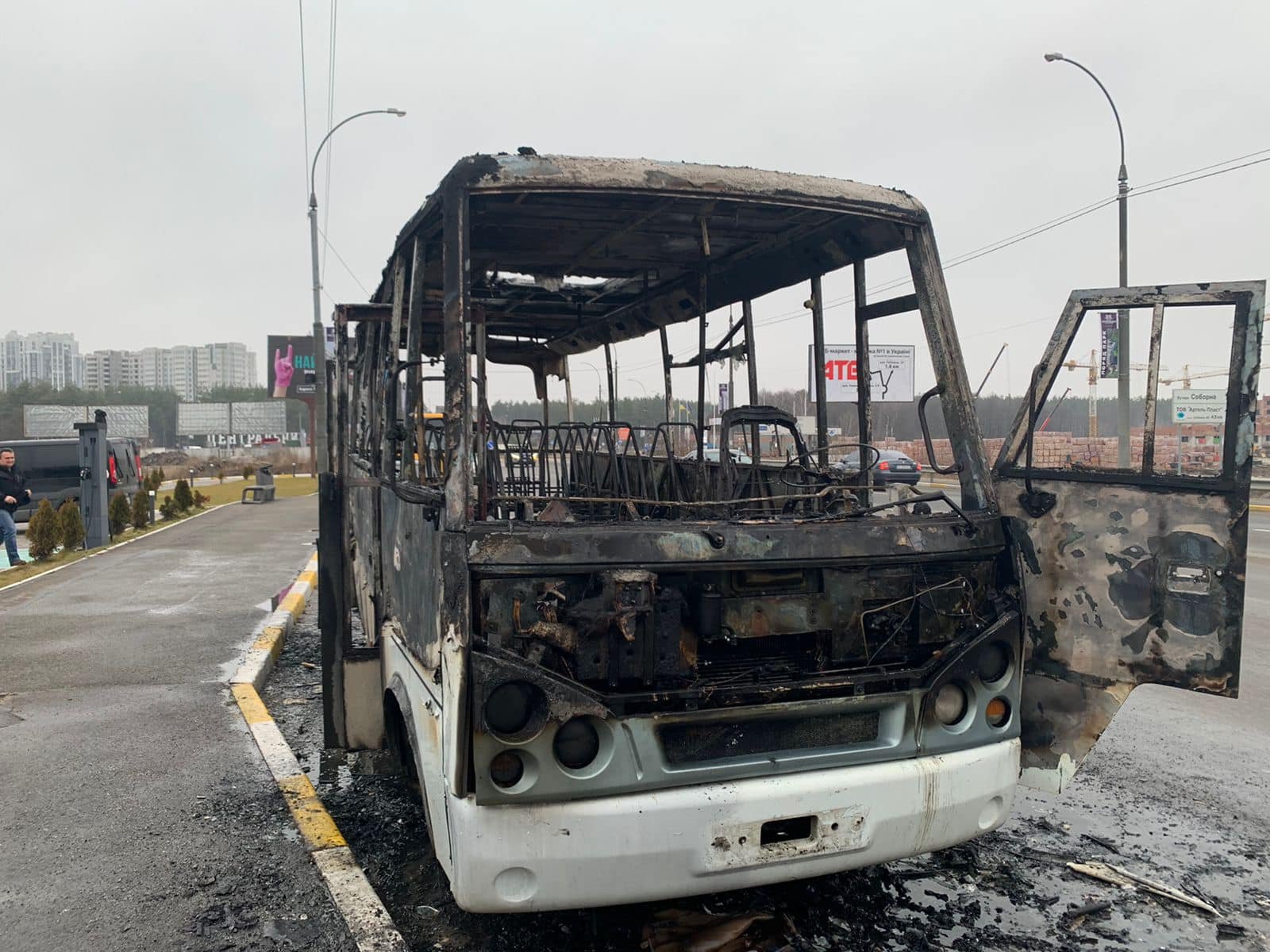 В Киевской области загорелся рейсовый автобус: в салоне было 20 пассажиров 3