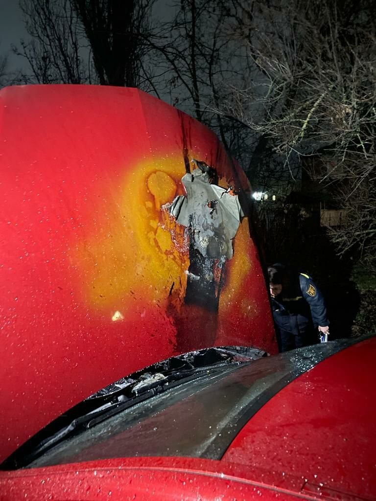 В Херсонской области депутатке горсовета во дворе дома сожгли машину 1