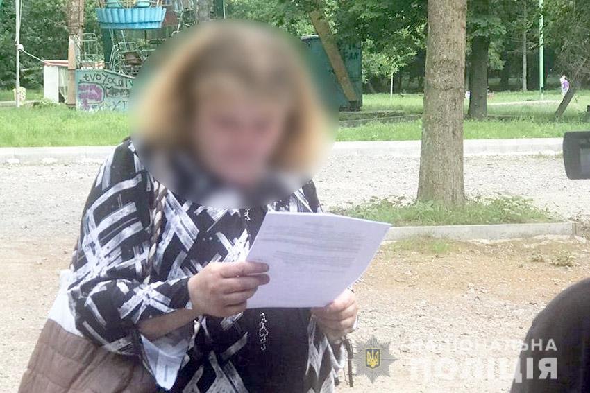 На Хмельниччині жінка продала свою доньку за 20 тисяч гривень для роботи у борделі: що вирішив суд 3