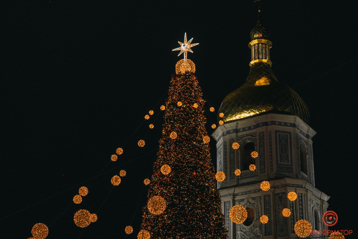 В Киеве открыли главную ёлку Украины. Как это было 2