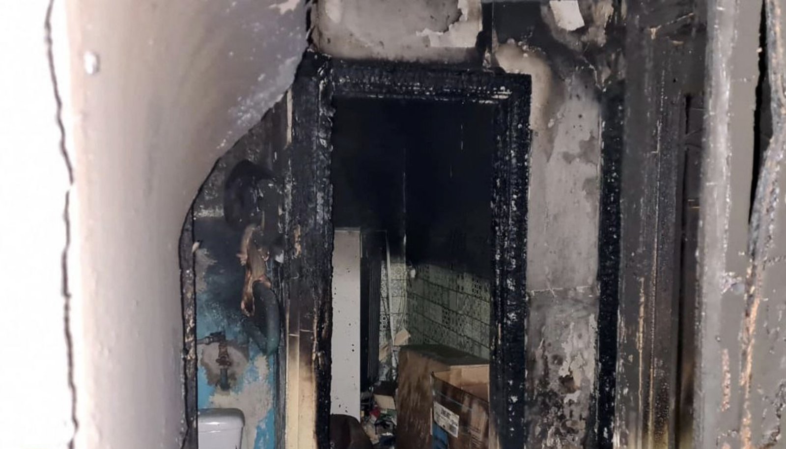 Вибух квартири у Кам'янському: чоловіка з опіками забрала швидка 1