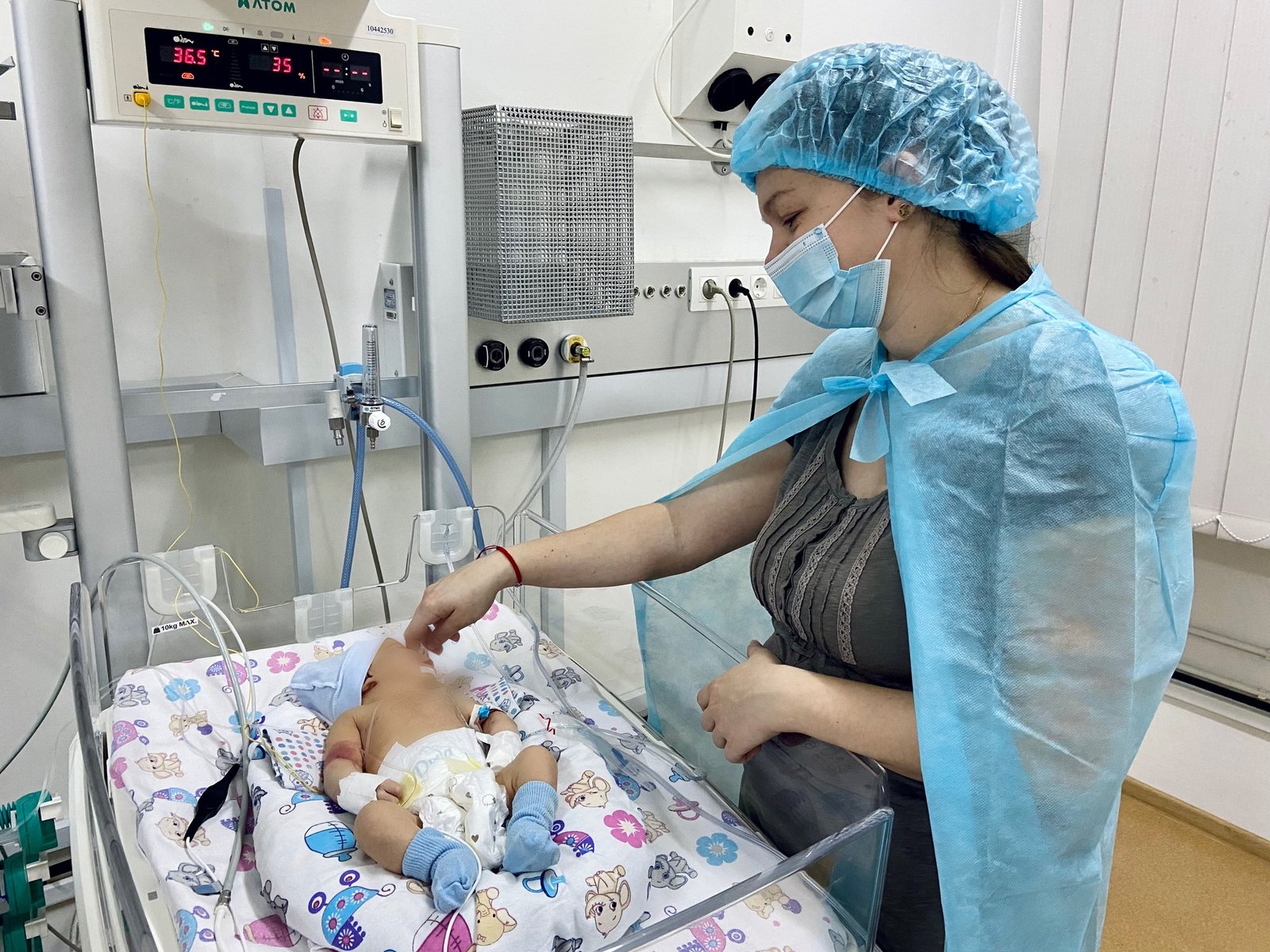 З Ужгорода до Львова вертольотом доставили найменшого пацієнта: у малюка критична вада серця 2