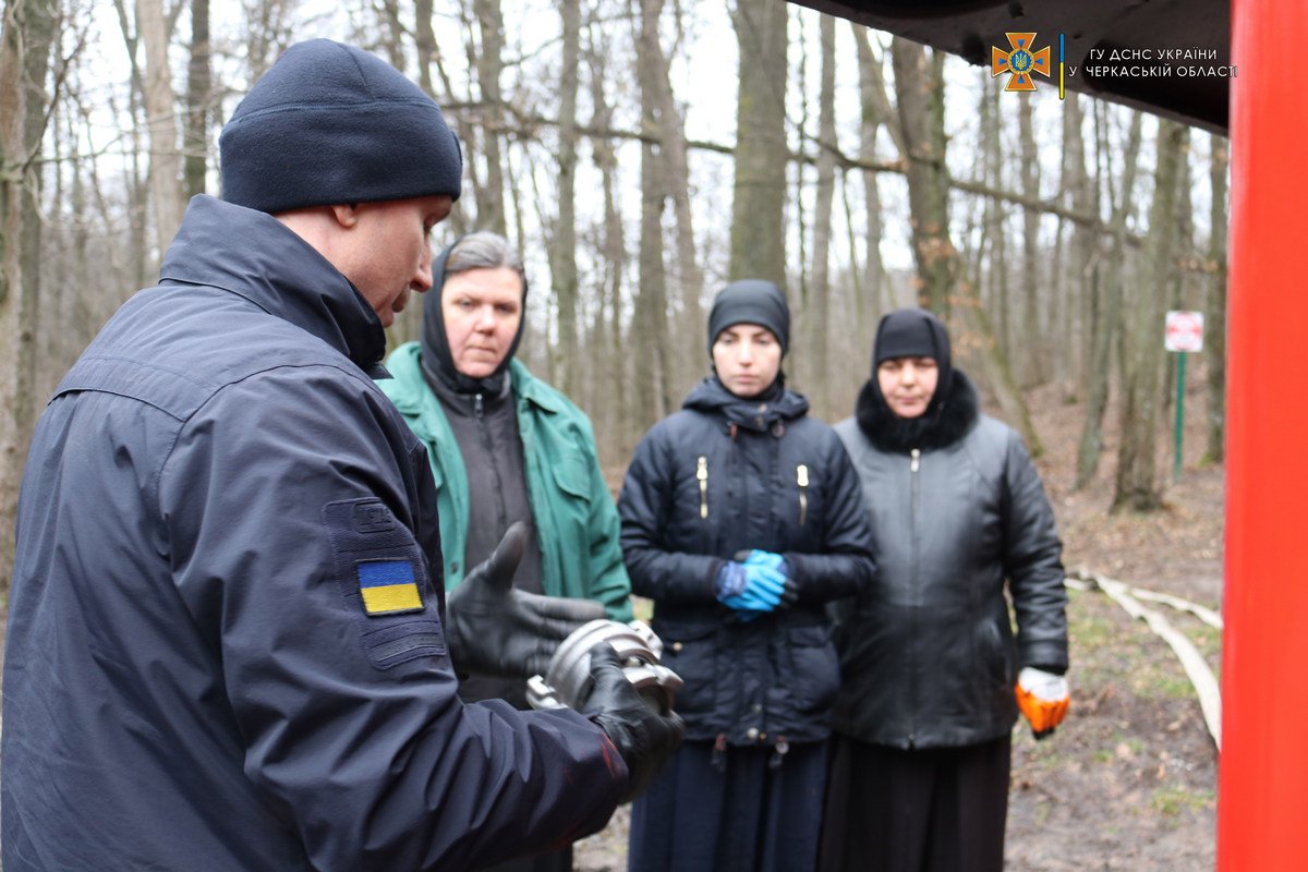 В Украине появилась первая добровольная пожарная дружина, в которой служат монахини 1