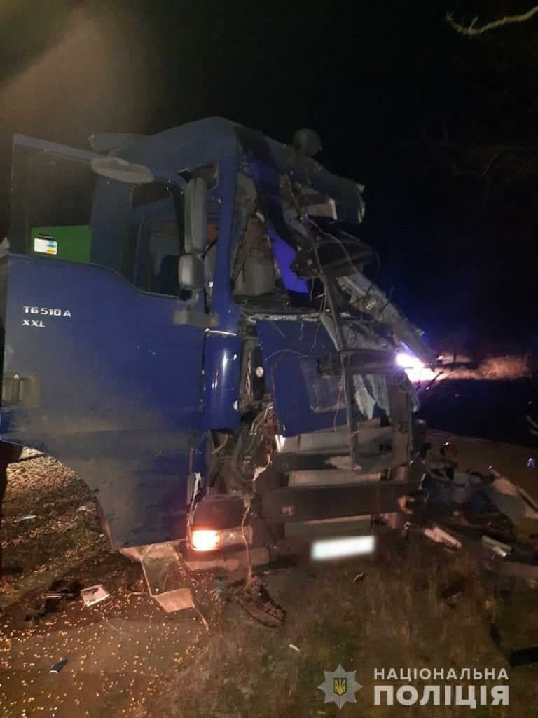 В Одесской области столкнулись три грузовика: двое водителей погибли на месте 1