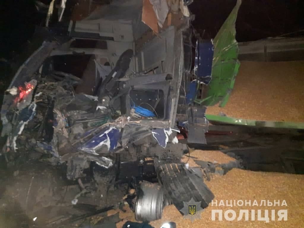В Одесской области столкнулись три грузовика: двое водителей погибли на месте 2