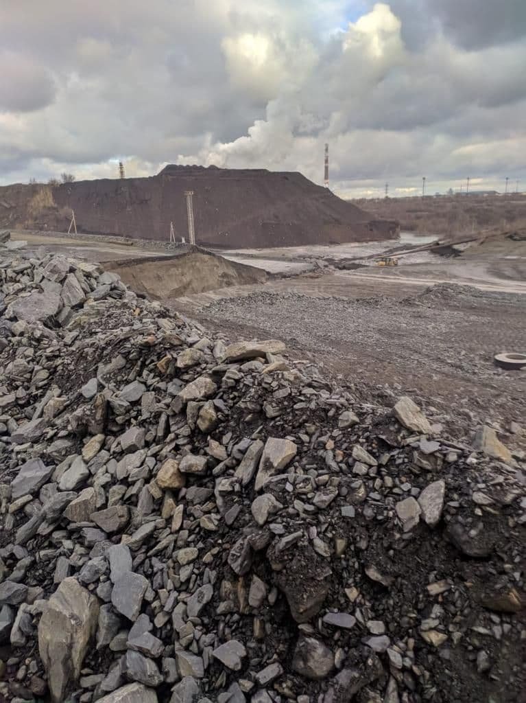 У Кривому Розі прорвало дамбу: брудна вода потрапила у трубопровід 3