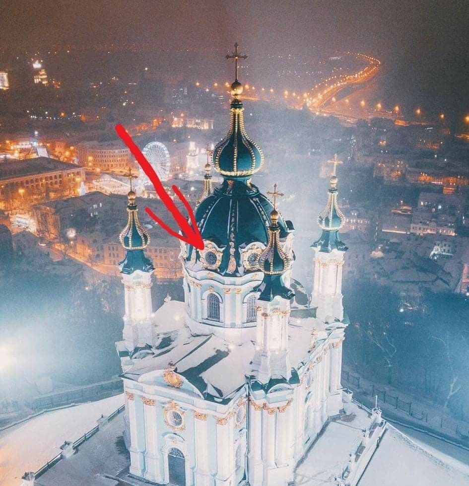 У Києві сильний вітер пошкодив купол Андріївської церкви 3