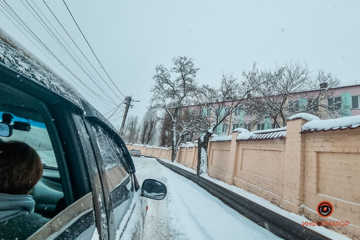 Засыпанные дороги и парализованный транспорт: города Украины накрыл снегопад 5