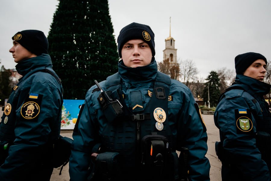 Во время праздников на улицах Украины будут дежурить больше 3 тысяч военных 2