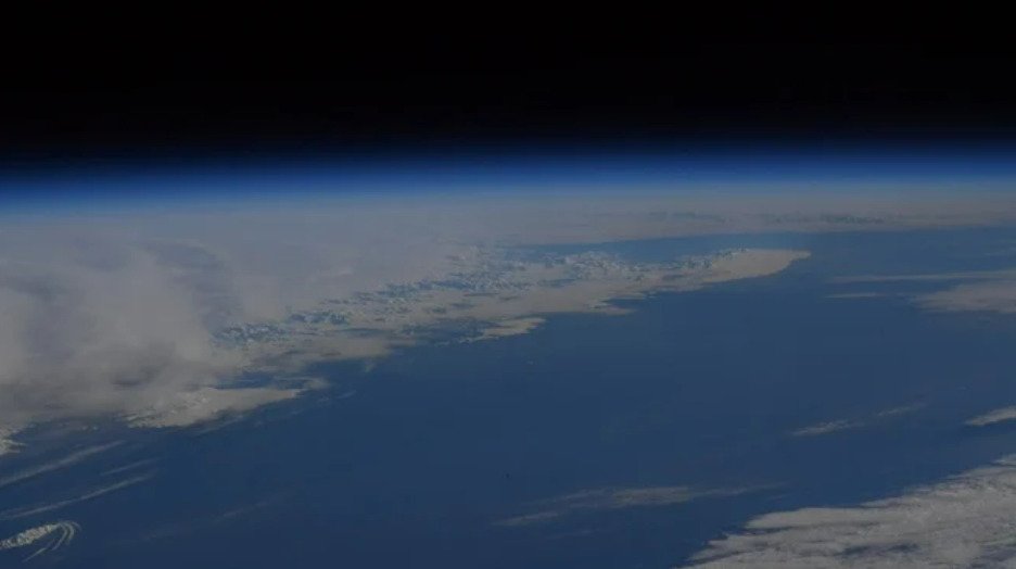 Астронавт NASA поздравил землян с Новым годом снимками с МКС 1