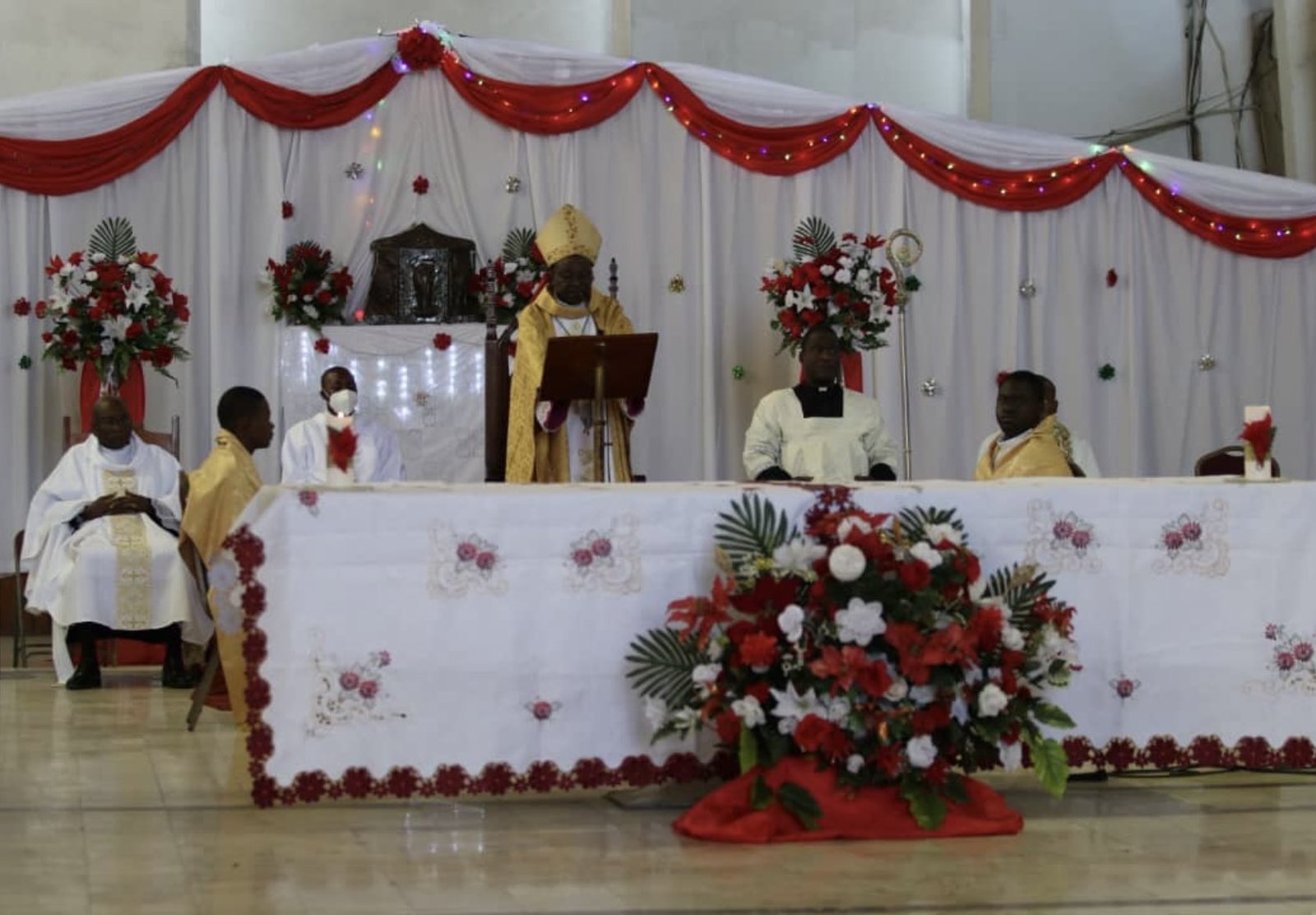 На Гаити совершили покушение на премьер-министра: есть погибший и раненые 2