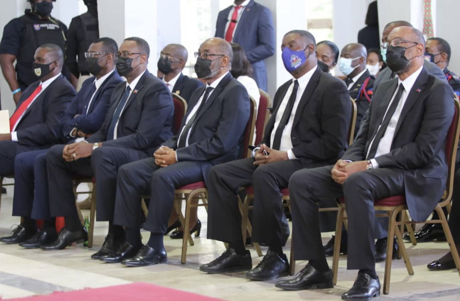 На Гаити совершили покушение на премьер-министра: есть погибший и раненые 1