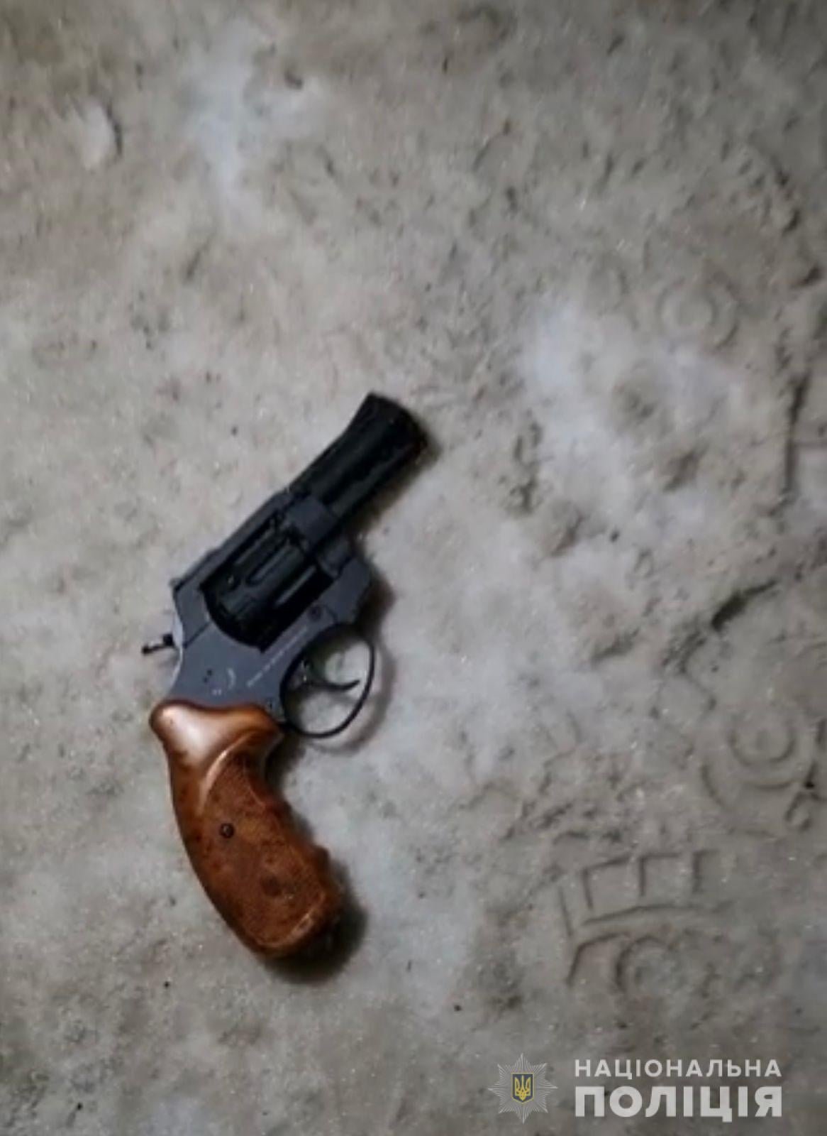 Предварительно, нападавшие стреляли из "Флобера"