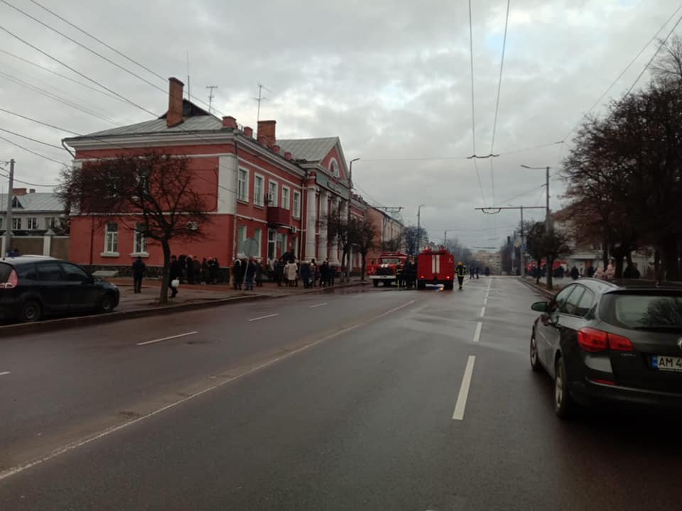 В Житомире горело здание епархиального управления УПЦ: подробности и фото с места 5