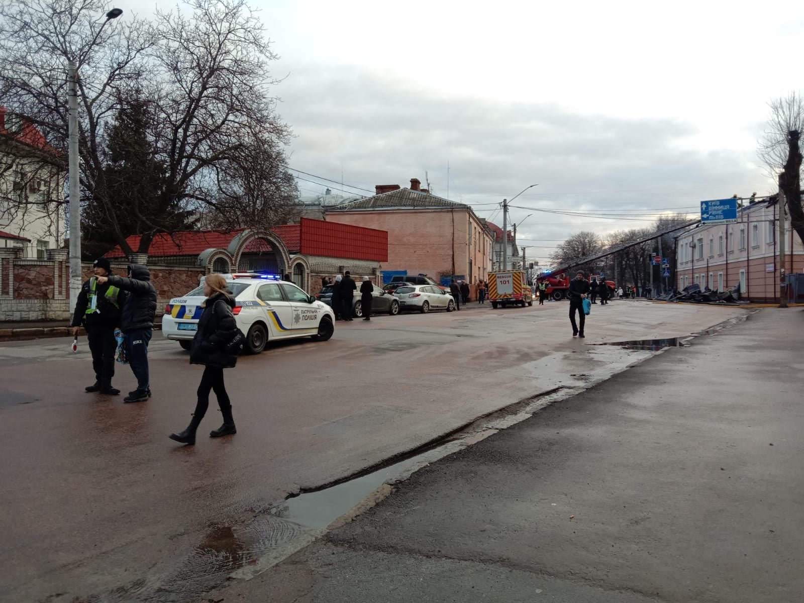 В Житомире горело здание епархиального управления УПЦ: подробности и фото с места 1