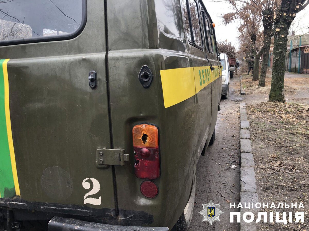 У УАЗа разбата фара и минимально повреждён кузов