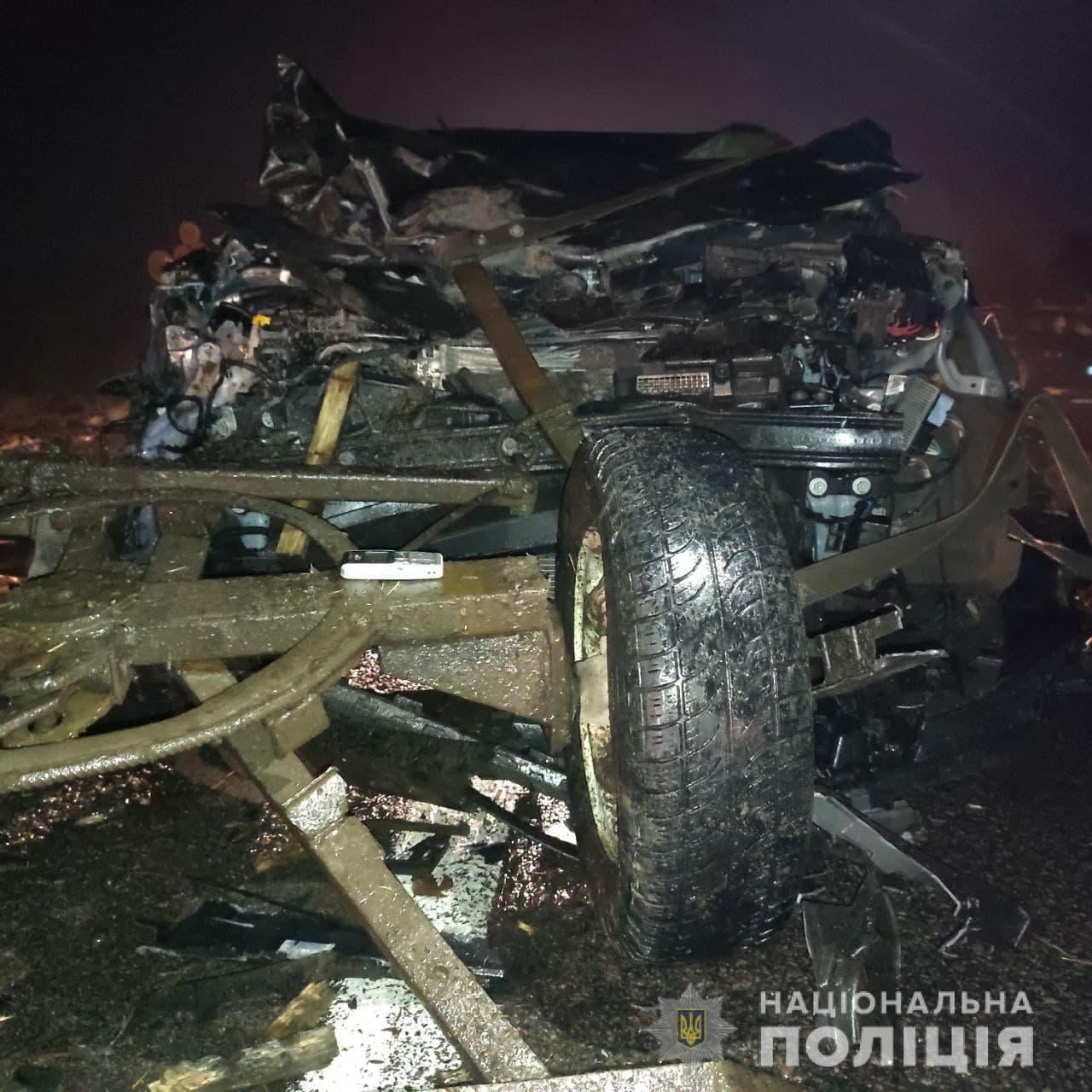 У Рівненській області віз врізався в Renault: 8 людей у лікарні, 2 коней загинули 3