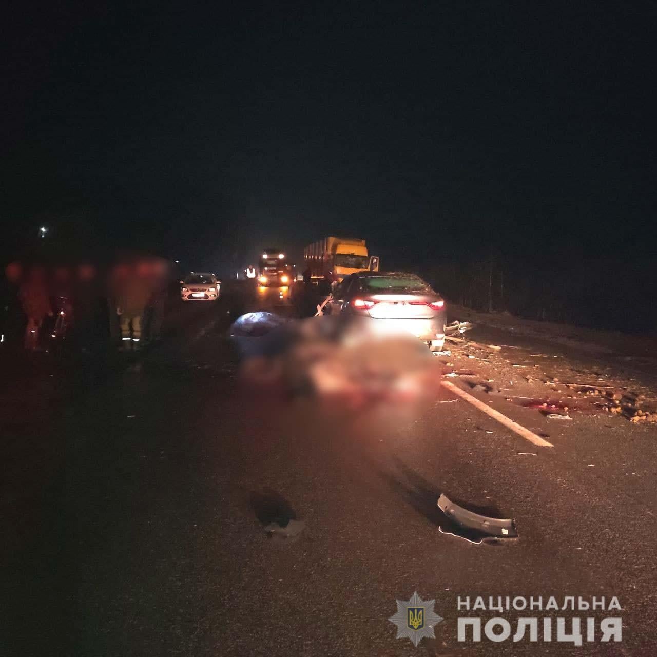 У Рівненській області віз врізався в Renault: 8 людей у лікарні, 2 коней загинули 1