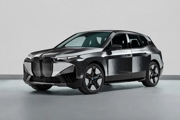 BMW создал автомобиль-хамелеон, который меняет цвет во время езды 1