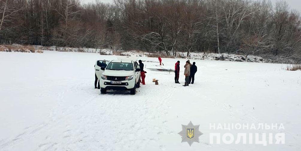 На Полтавщині п'яний чоловік утопив свій ВАЗ у річці 2