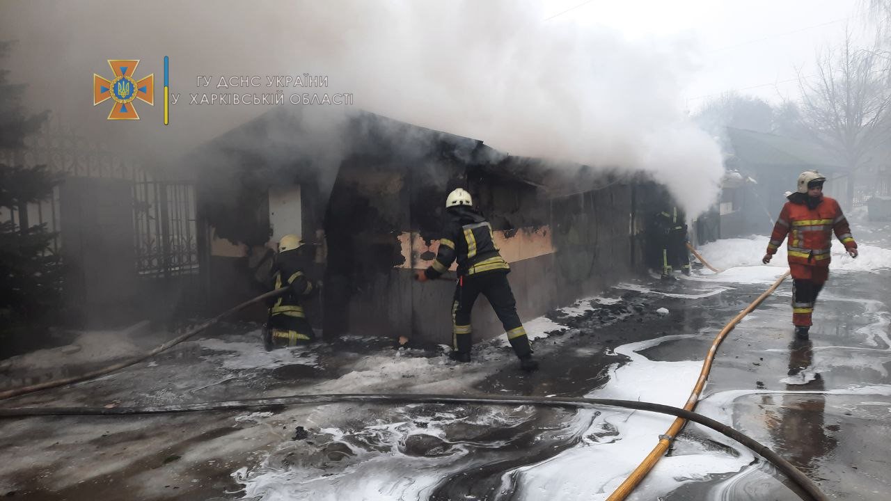 В Харькове горит Благовещенский собор: подробности и видео с места 15