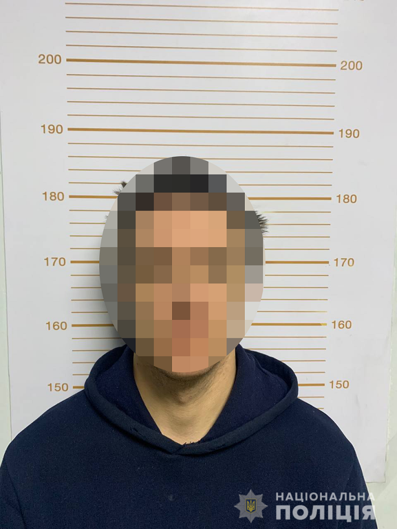 В Киеве мужчина из окна квартиры стрелял по общежитию 3