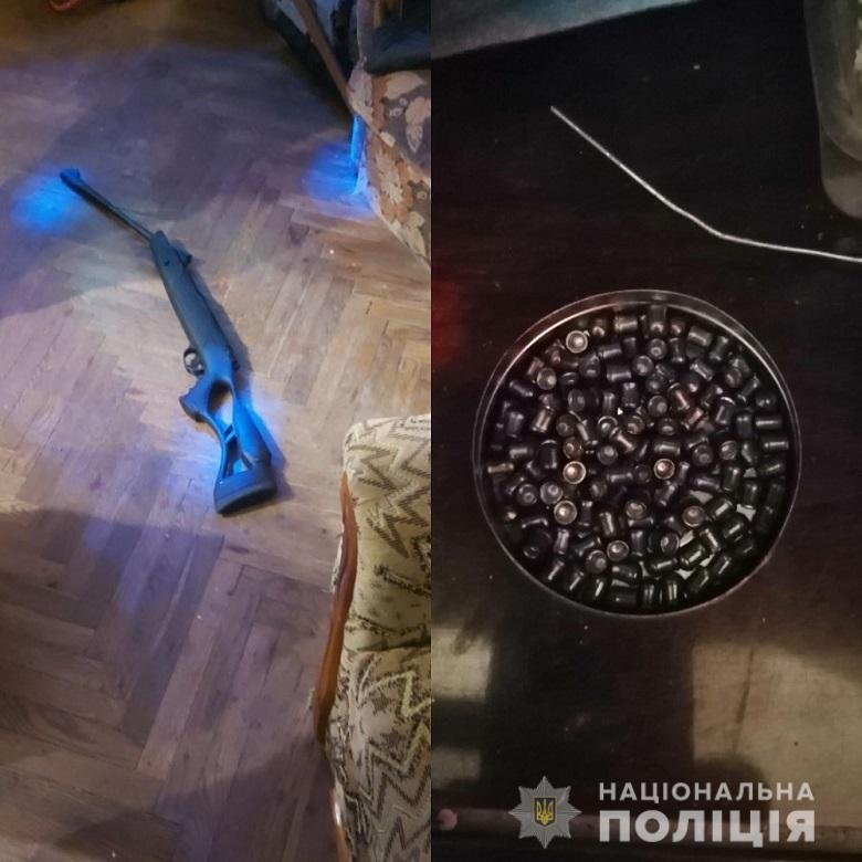 В Киеве мужчина из окна квартиры стрелял по общежитию 2
