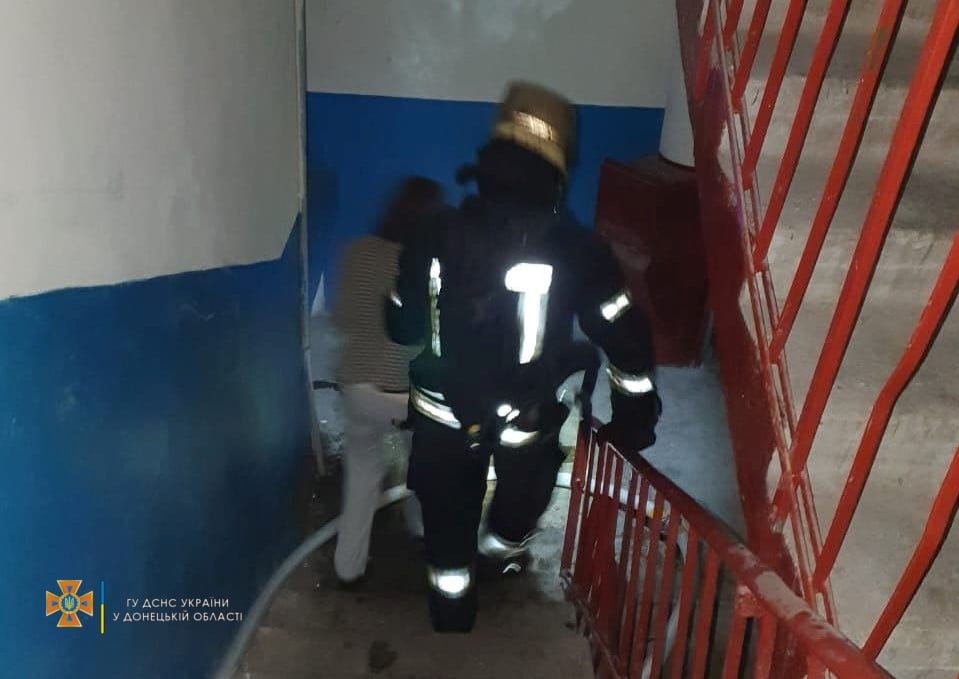 В Донецкой области из-за взрыва газа загорелась квартира: в комнате в этот момент была женщина 2