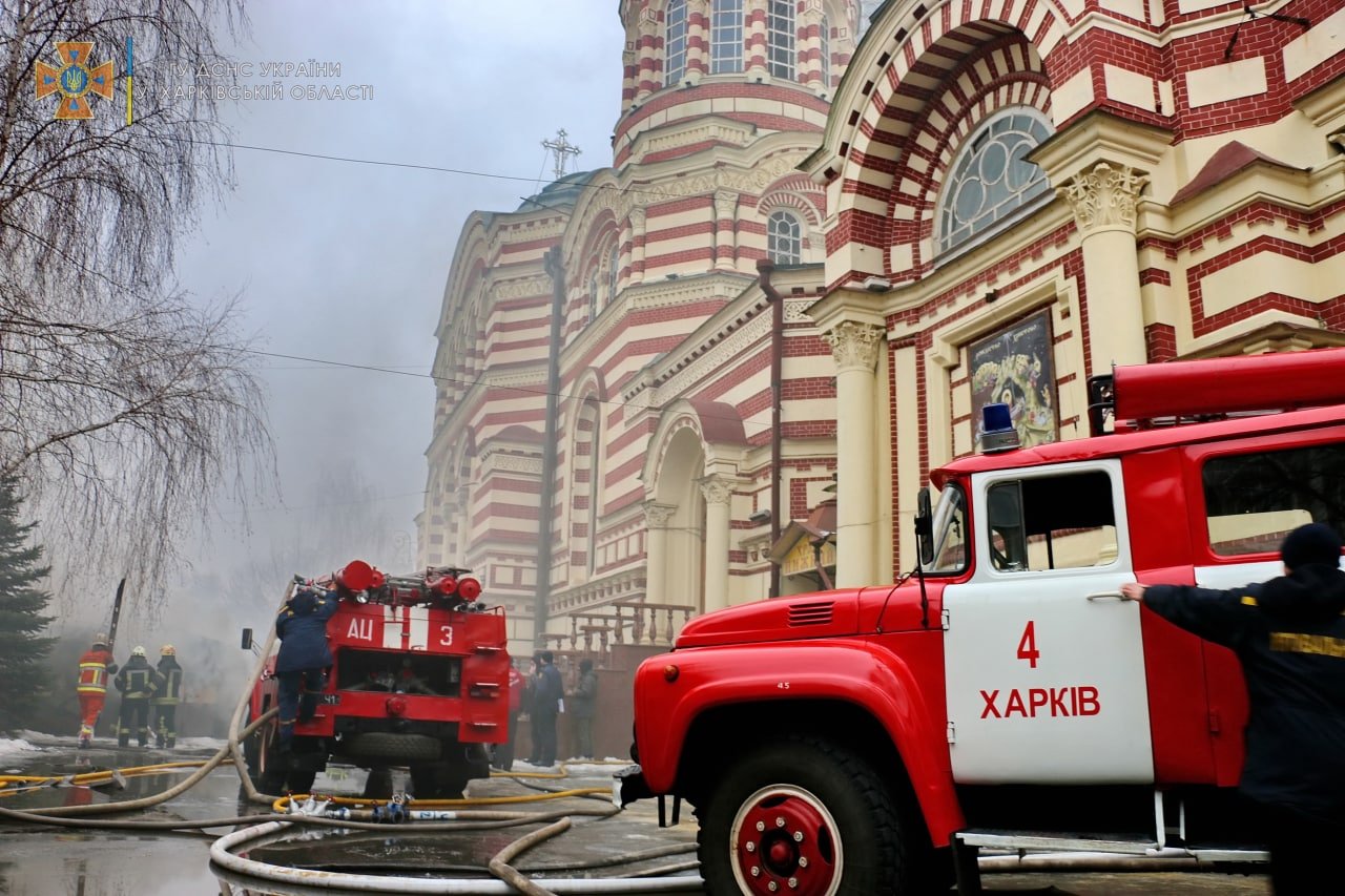 В Харькове горит Благовещенский собор: подробности и видео с места 4