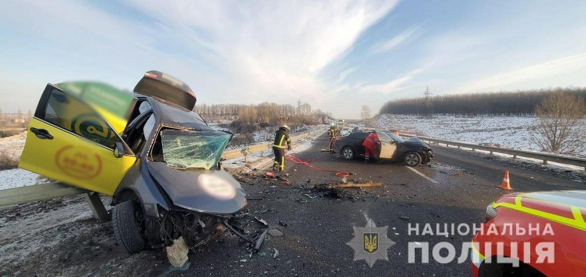 Водитель такси и два его пассажира погибли на месте Водитель такси и два его пассажира погибли на месте