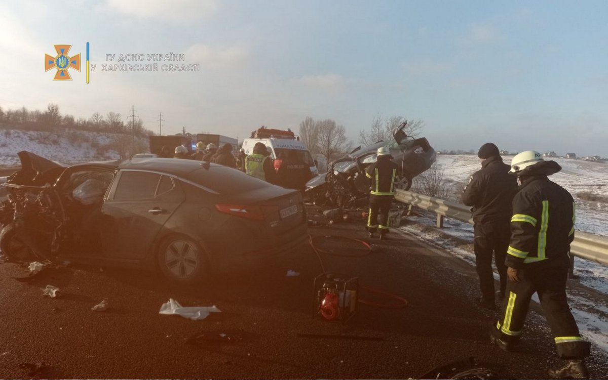 Два ребёнка, которые были в Toyota, находятся в тяжелом состоянииДва ребёнка, которые были в Toyota, находятся в тяжелом состоянии Два ребёнка, которые были в Toyota, находятся в тяжелом состоянии
