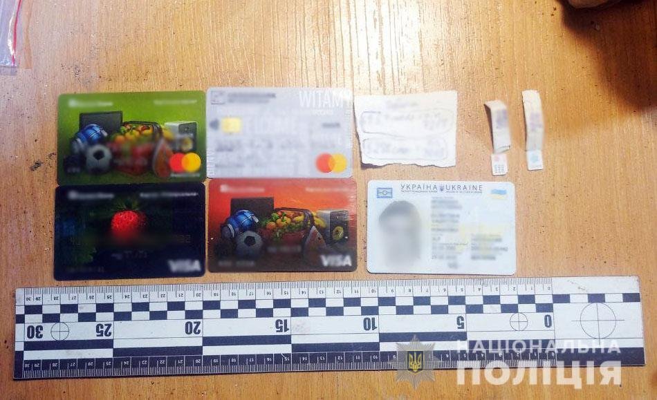 В Донецкой области 17-летний парень убил свою подругу, завернул тело в пакет и закопал 3