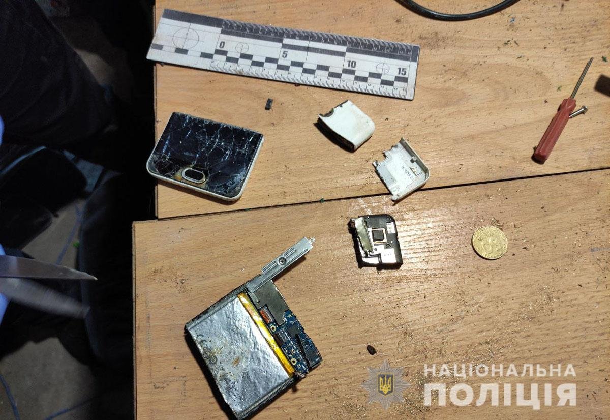 В Донецкой области 17-летний парень убил свою подругу, завернул тело в пакет и закопал 2