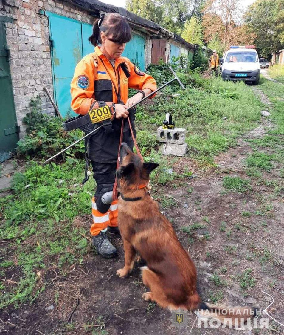 В Донецкой области 17-летний парень убил свою подругу, завернул тело в пакет и закопал 1